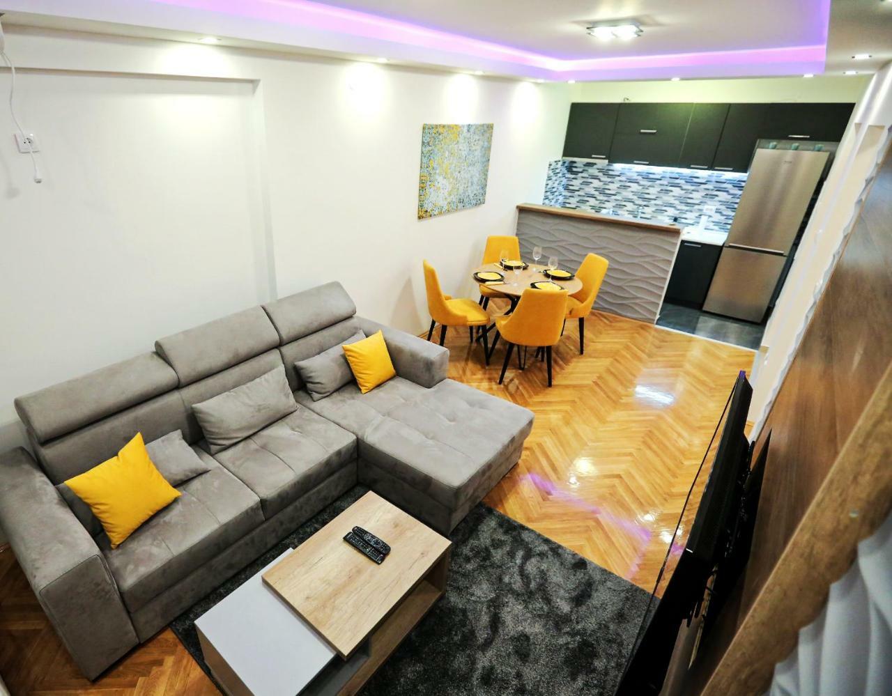 Jacuzzi Oasis Apartment โนวีซาด ภายนอก รูปภาพ